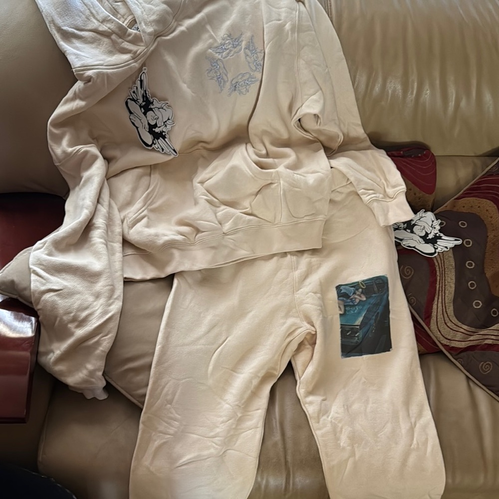 Boys lie set brand new never worn super rare